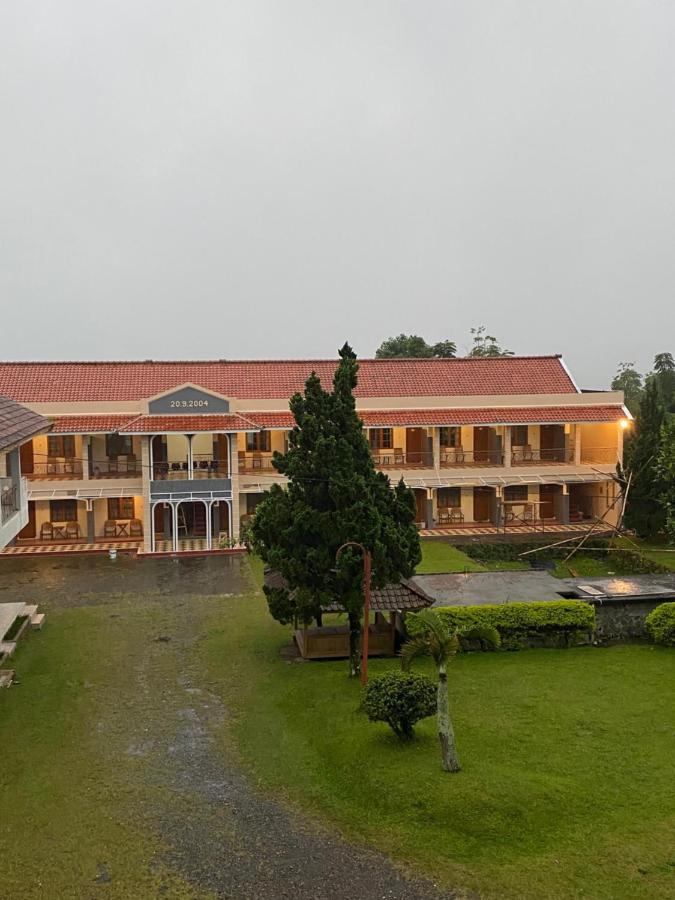 Hotel Puspa Sari Чіатер Екстер'єр фото