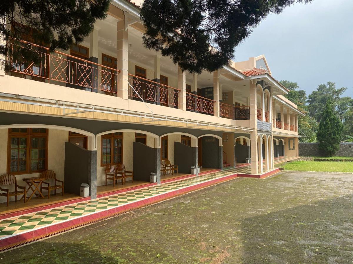 Hotel Puspa Sari Чіатер Екстер'єр фото