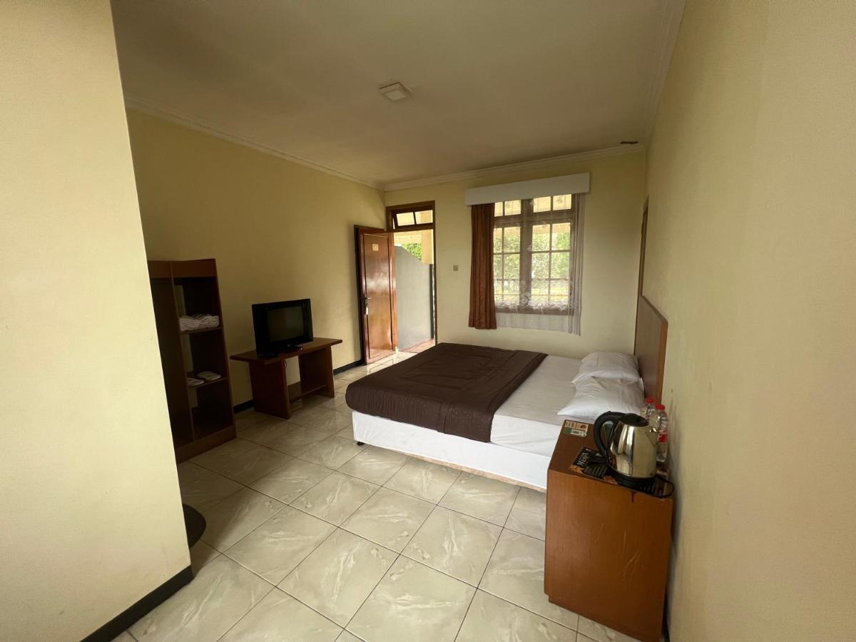 Hotel Puspa Sari Чіатер Екстер'єр фото